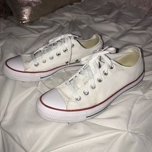 White Low top converse
